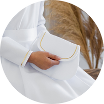 Torebka komunijna dla dziewczynki z klapą na rzep i złotą tasiemką 